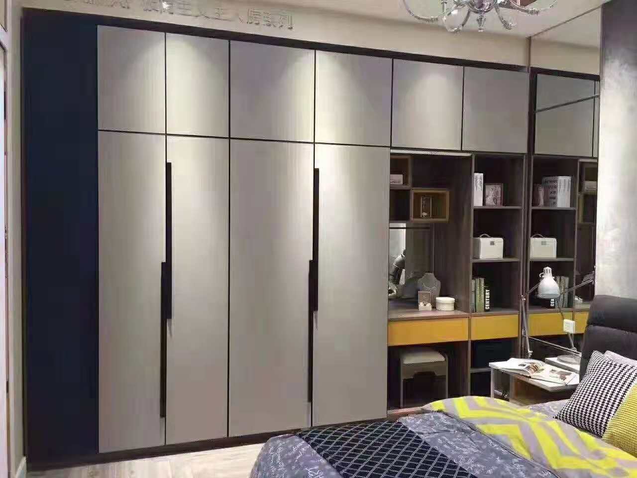 晶钢门铝材橱柜门是您与家人的选择